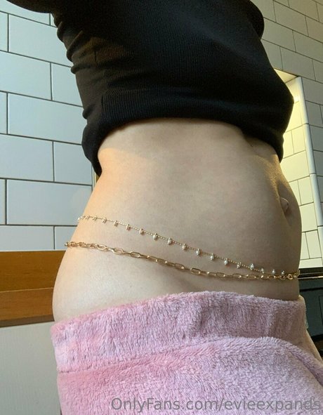 evieexpands top actress photo