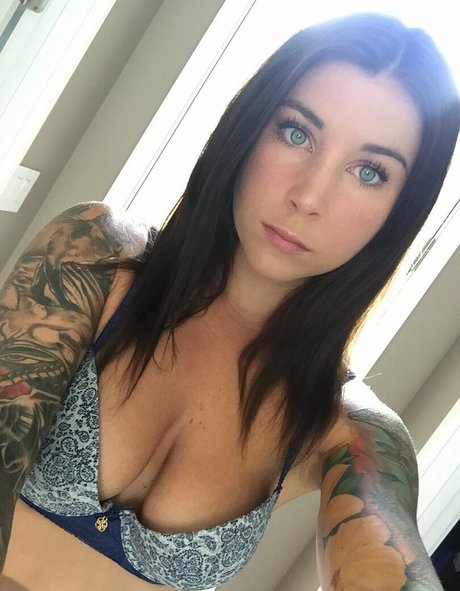 felicityfeline naked model pic