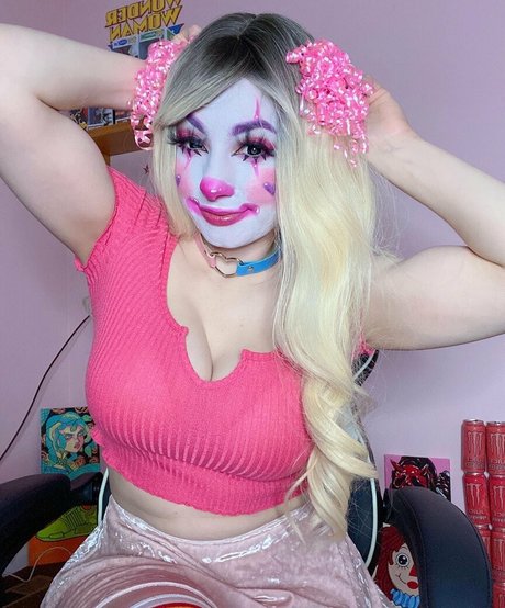 Clown Girls pretty actress pic