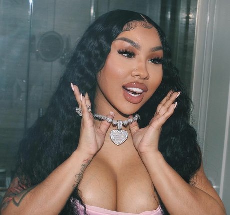 Ari Fletcher nudes model img