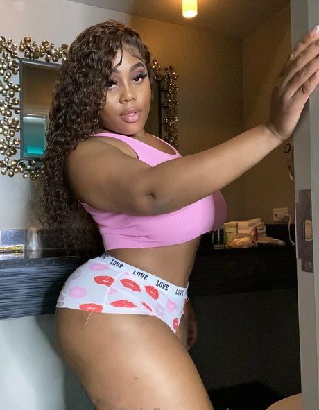 msyummys model nude photos