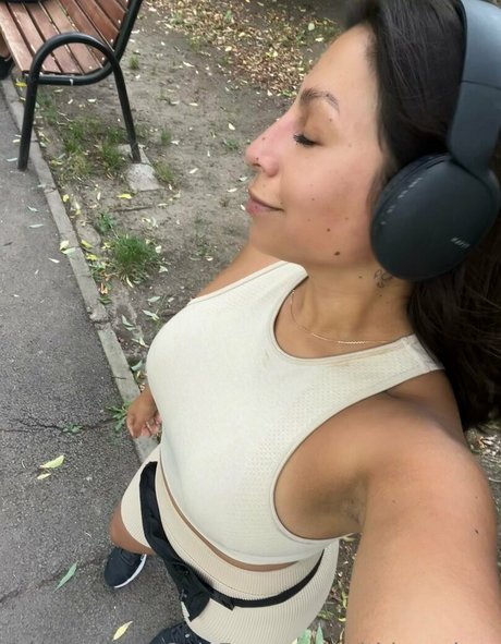 withlove lara adult model photo