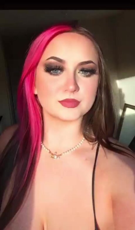 Scoopy model perfect photos