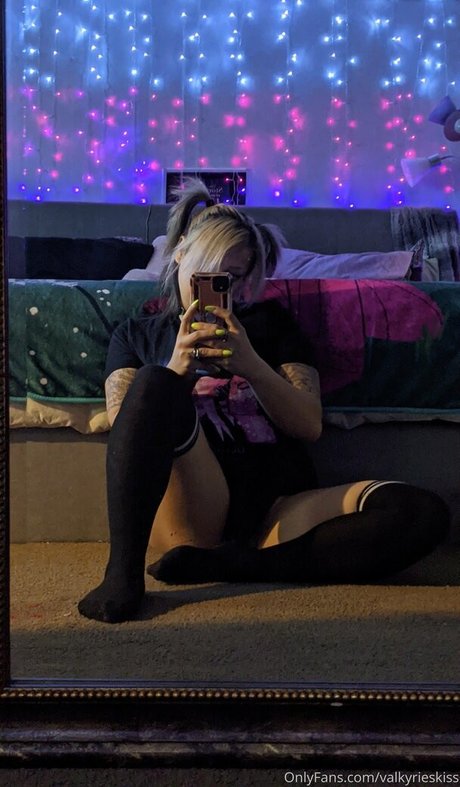 valkyrieskiss nice model photo