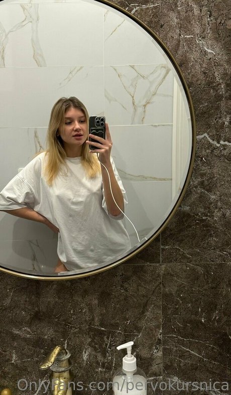 pervokursnica nice model photo