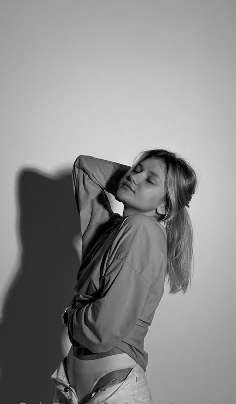 pervokursnica erotic pornstar photo