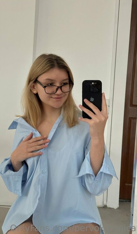 pervokursnica model art photos