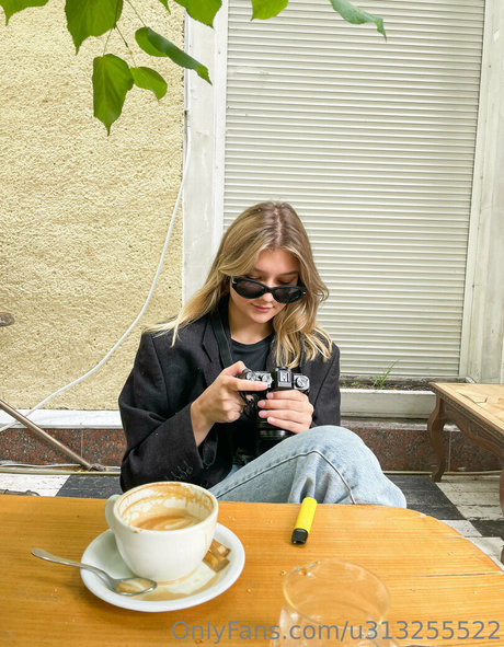 pervokursnica porn star image