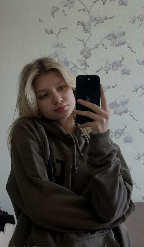 pervokursnica star nudes pic