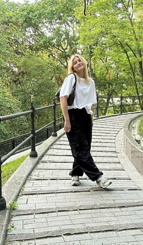 pervokursnica pornstar pretty img