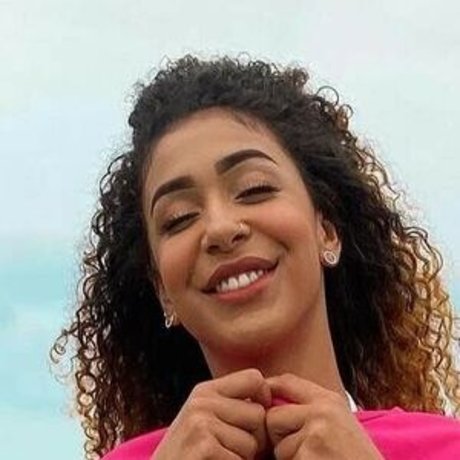 Emelly Souza best actress pictures