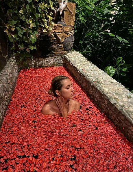 yanaviolet sexy star pics