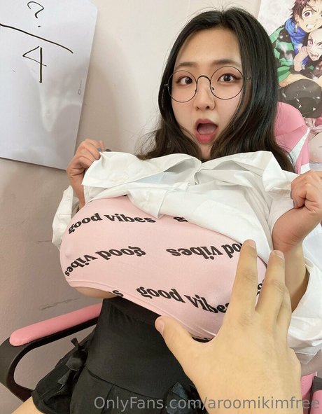 aroomikimfree nudes actress pics