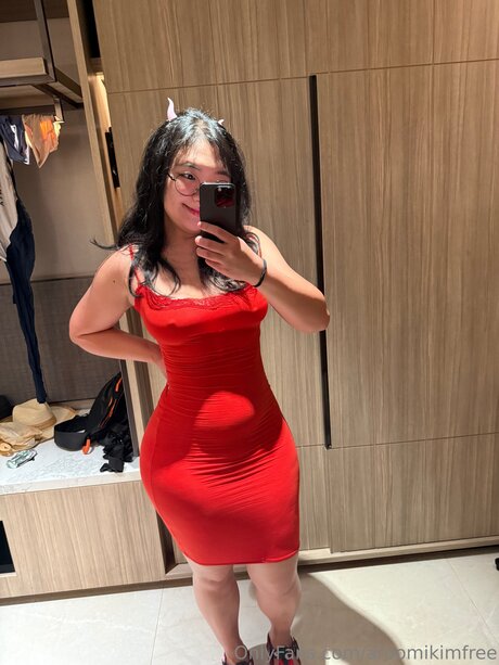 aroomikimfree model top picture