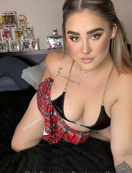 curvy shemale onlyfans free picture