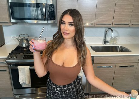 thecocktailqueen adult model pics