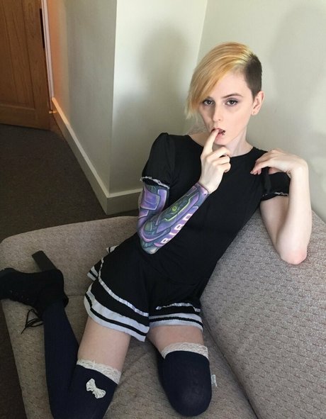 trincyboid model pornographic photo