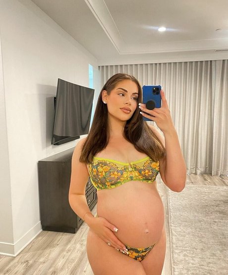 Nazanin Kavari hot actress archive