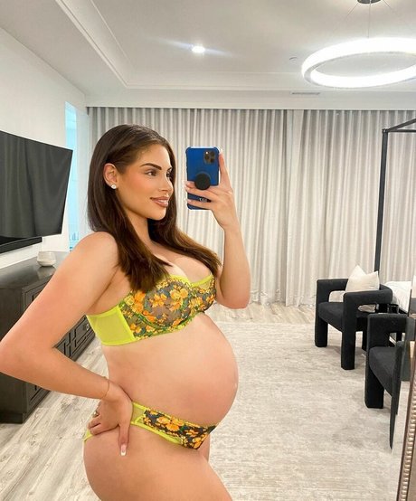 Nazanin Kavari sexy pornstar pics