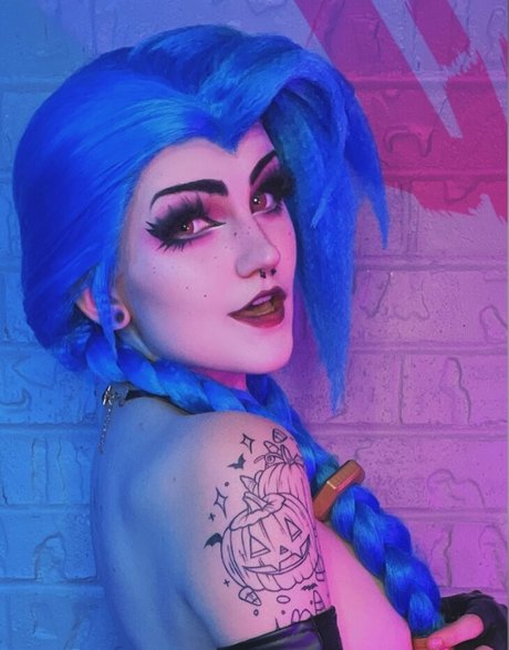 Nonbinate model pornographic pic