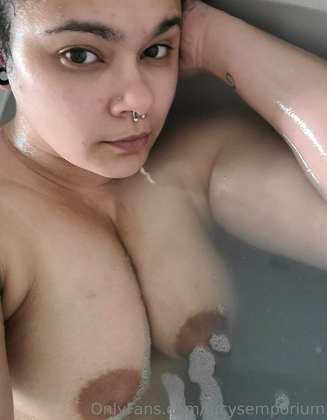 lucysemporium model hd pic