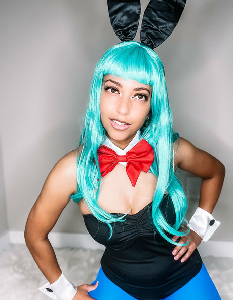 Domi Cosplay exclusive star photos