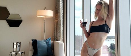 lesbian fingering onlyfans porno photo