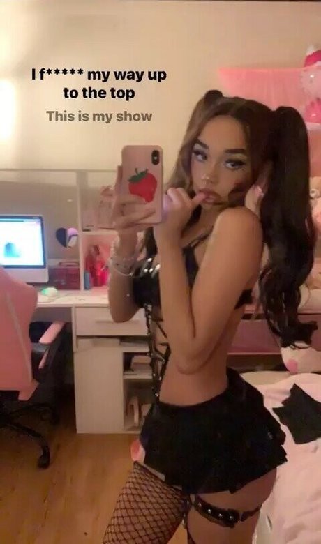 Lapbrat Zowey model sexy gallery