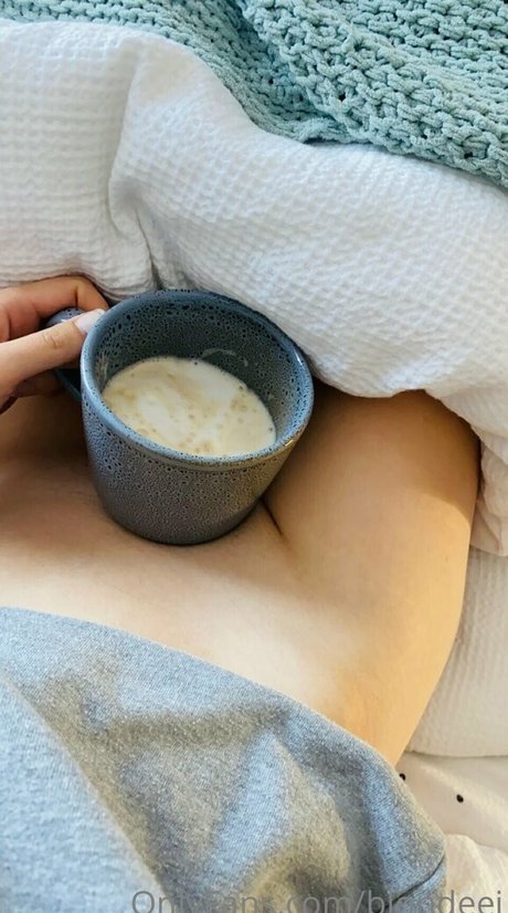 licking onlyfans top image