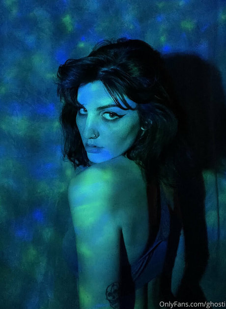 ghosti nice actress pic