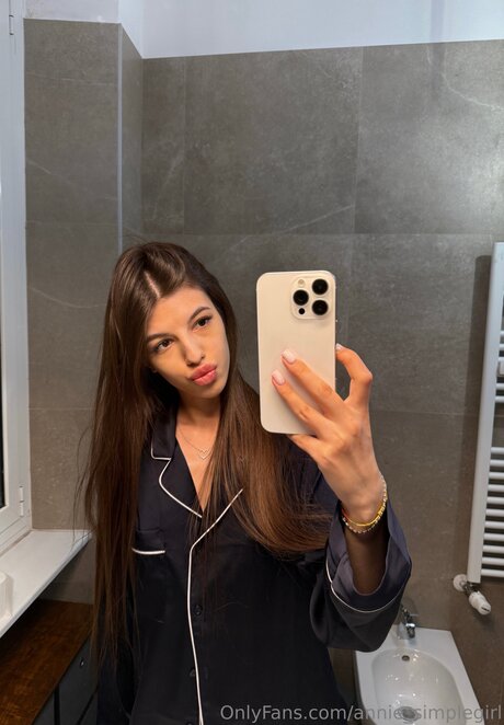 Annie Simplegirl xxx pornstar photo