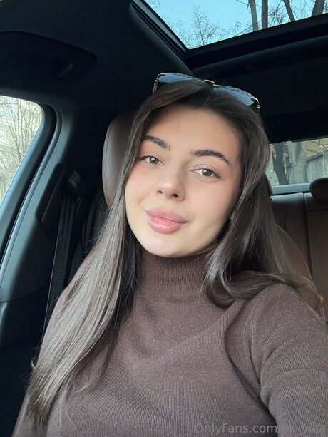 Oli Viaa erotic actress image