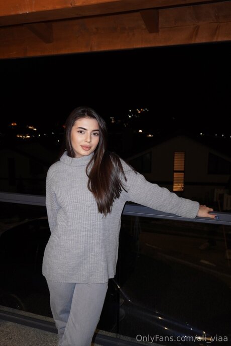 Oli Viaa model adult pics