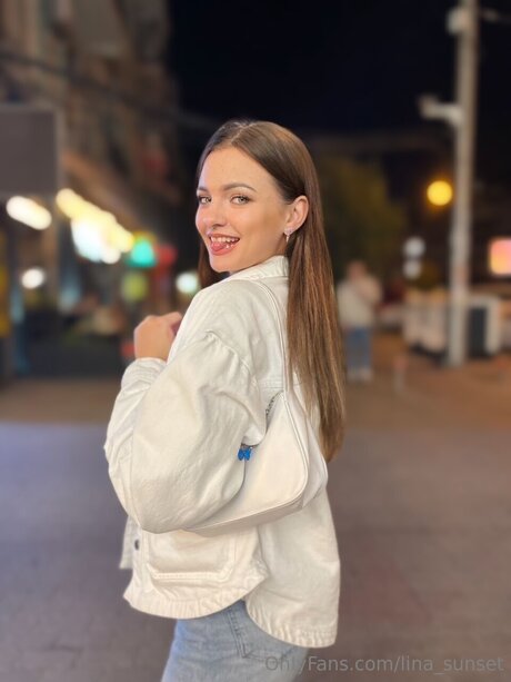 Lina Sunset top actress pics