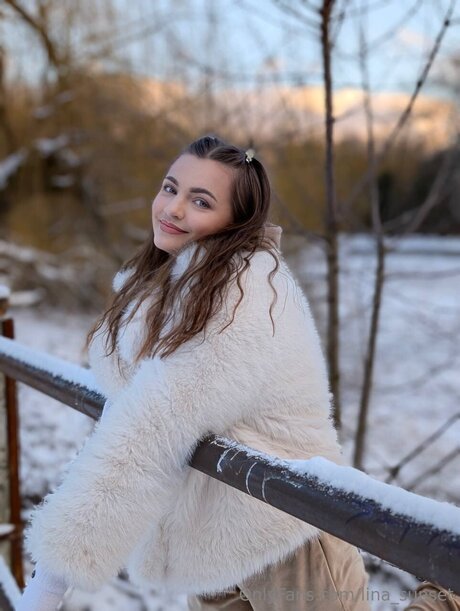 Lina Sunset exclusive star picture