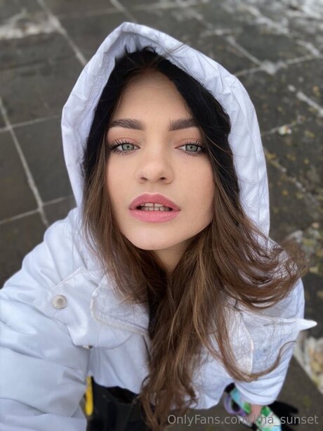 Lina Sunset star nude photo