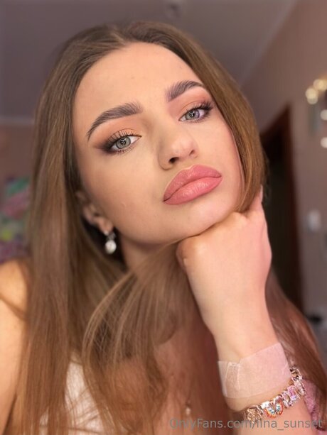 Lina Sunset model perfect image