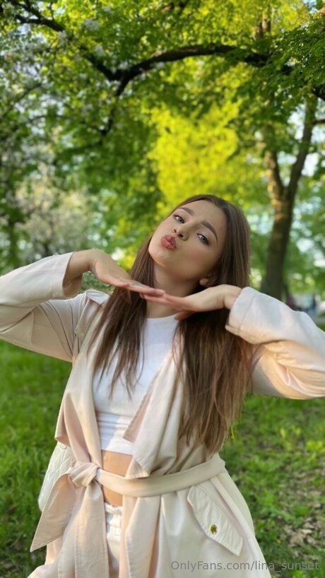 Lina Sunset model exclusive picture