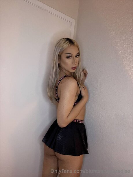 Bluntsandparadise adult actress gallery