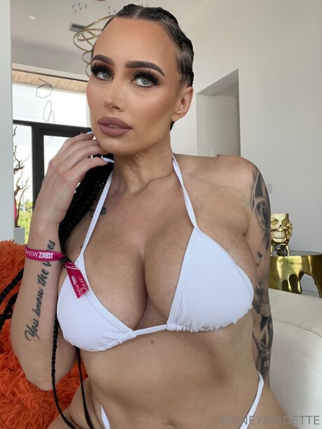 Moneybirdettevip xxx model gallery