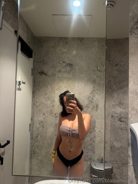 wide onlyfans pretty gallery