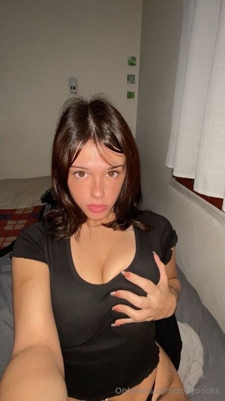 Zoeypooks exclusive star photos