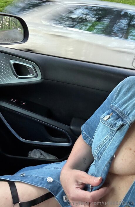 U490668444 art model img