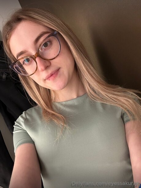 Eyessakuraa beautiful pornstar image