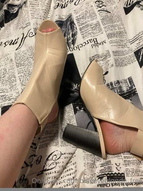 Blueeyeblonde Free nude actress images