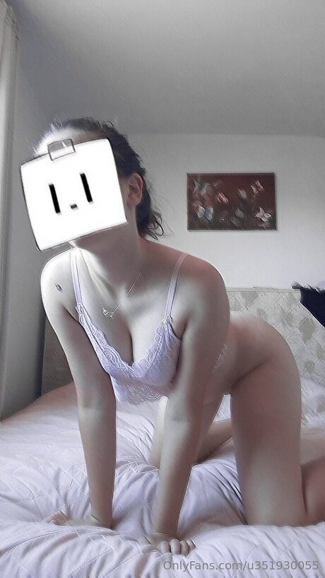 U351930055 model top pic