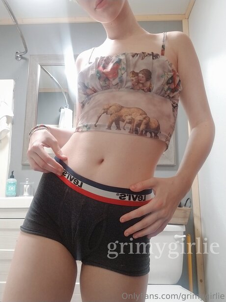 Grimygirlie model free image