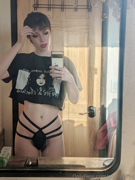 Grimygirlie art actress photos