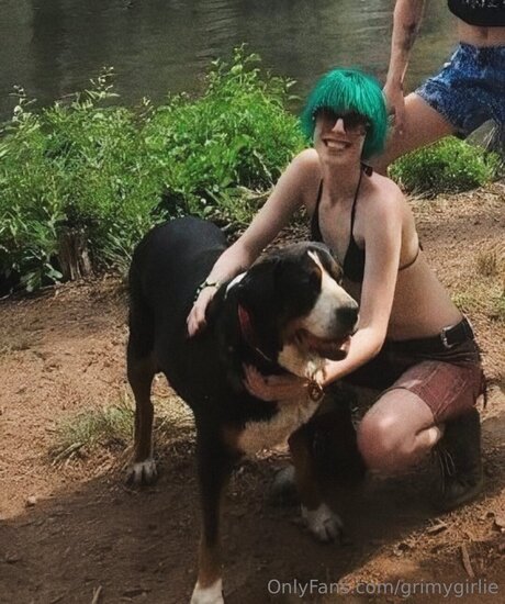 Grimygirlie sexy model pictures