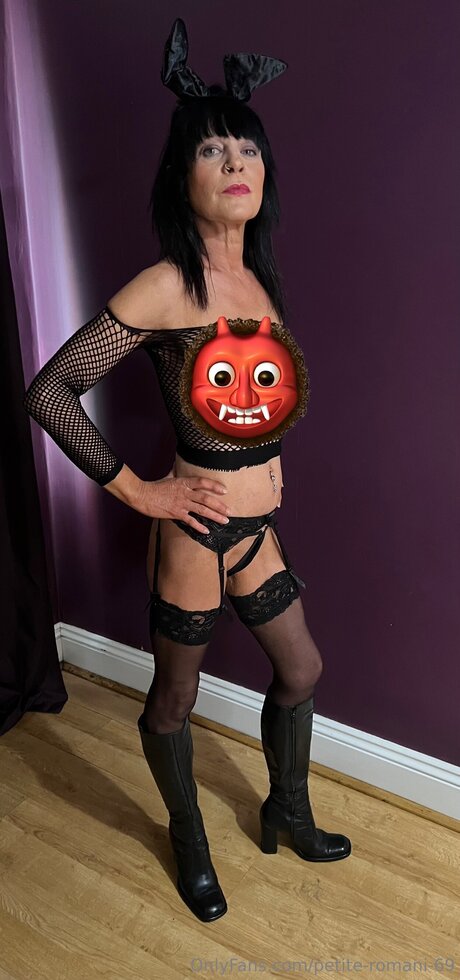 Petite Romani 69 top star archive